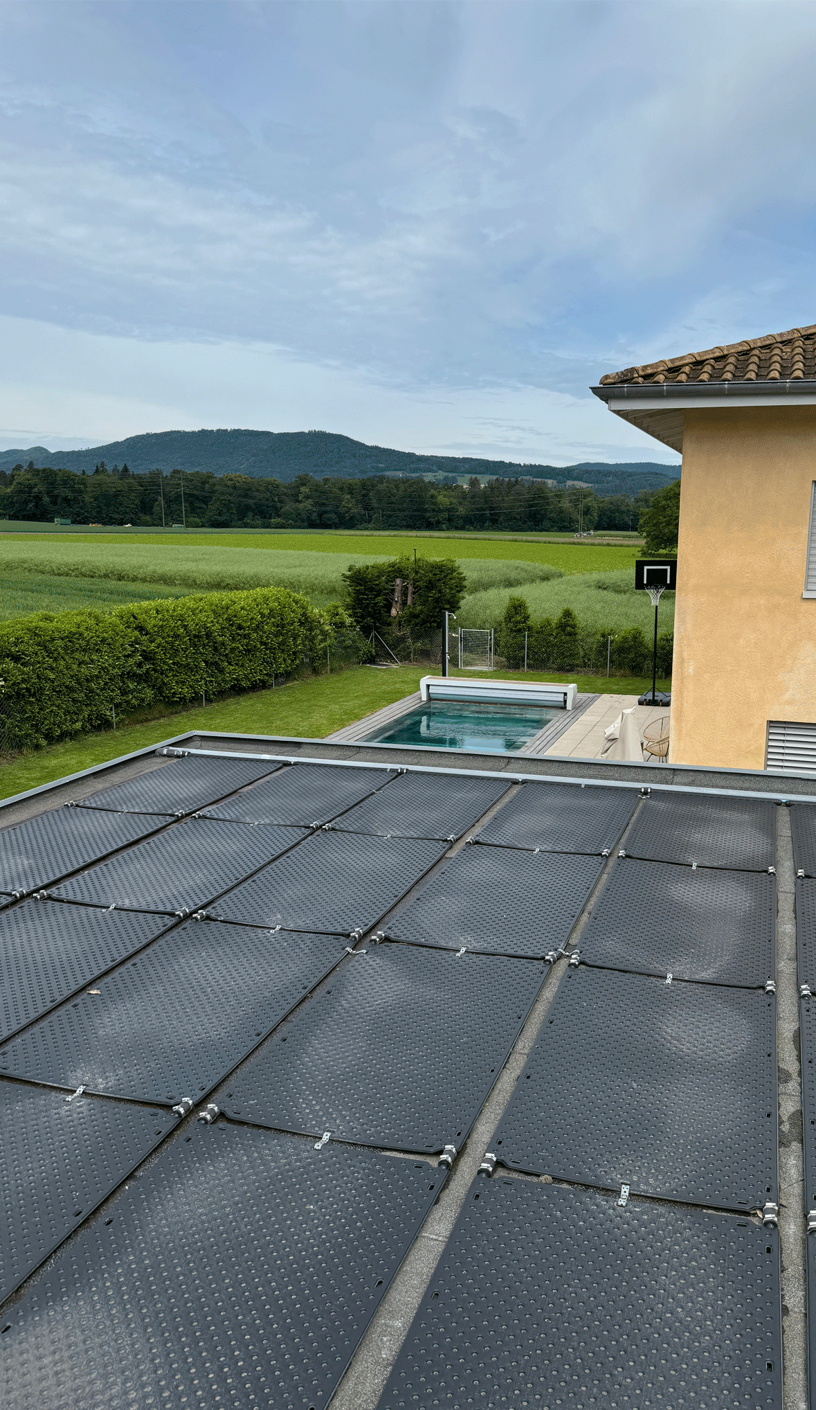 Temperaturentwicklung Wetter vs. Poolwasser bei Bewölkung